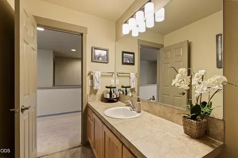 Bath - 21183 Ritz Pl, Bend, OR 97702 photo 4 of 5