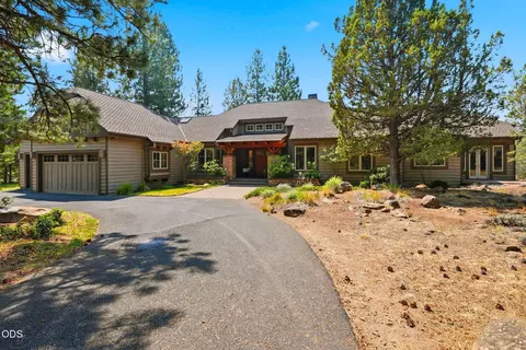 16863 Royal Coachman Dr, Sisters, OR 97759