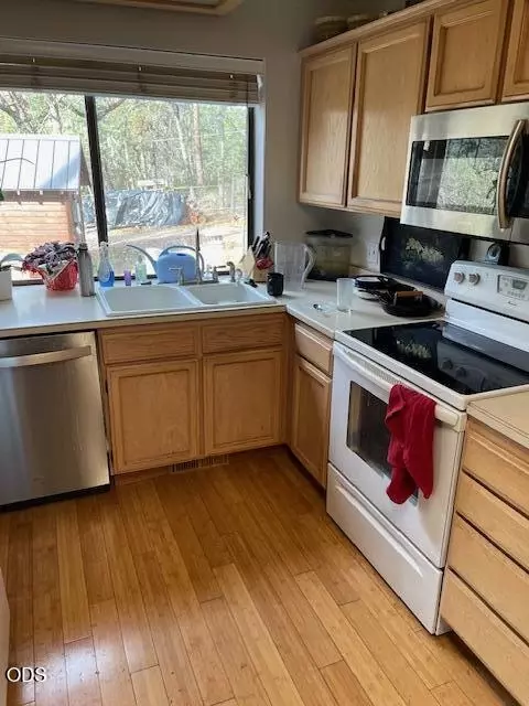 Kitchen - 7763 Thompson Creek Rd, Applegate, OR 97530 photo 2 of 5