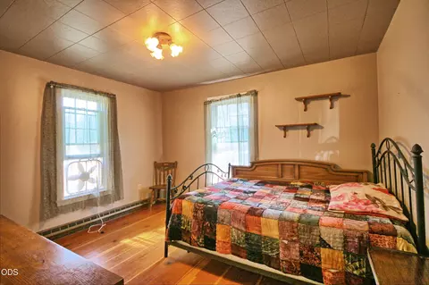 Bedroom - 7763 Thompson Creek Rd, Applegate, OR 97530 photo 1 of 7