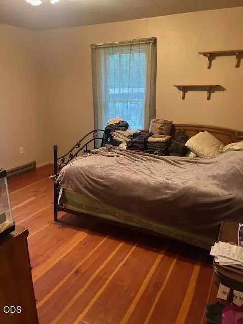 Bedroom - 7763 Thompson Creek Rd, Applegate, OR 97530 photo 5 of 7