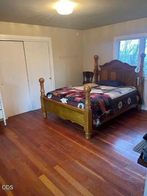 Bedroom - 7763 Thompson Creek Rd, Applegate, OR 97530 photo 6 of 7