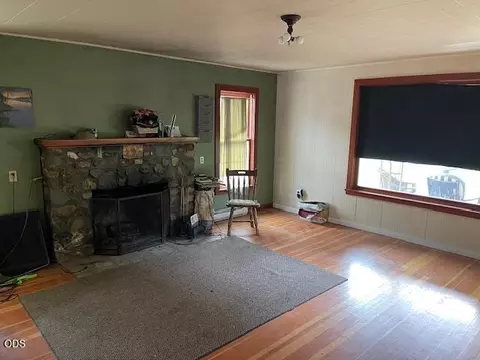 Living - 7763 Thompson Creek Rd, Applegate, OR 97530 photo 2 of 9