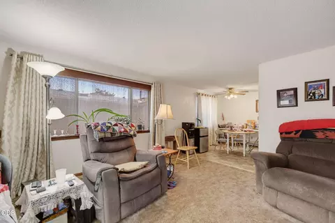 Living - 685 Talbot St, Eagle Point, OR 97524 photo 2 of 4