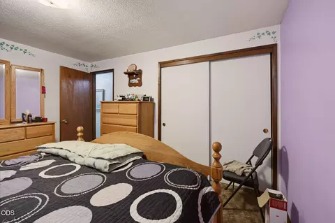 Bedroom - 685 Talbot St, Eagle Point, OR 97524 photo 2 of 4