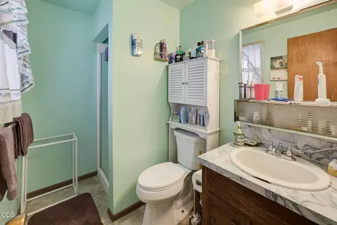 Bath - 685 Talbot St, Eagle Point, OR 97524 photo 2 of 2