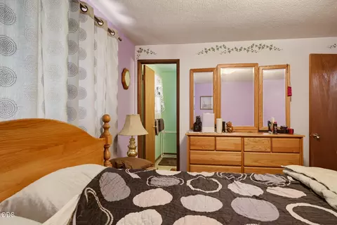 Bedroom - 685 Talbot St, Eagle Point, OR 97524 photo 3 of 4