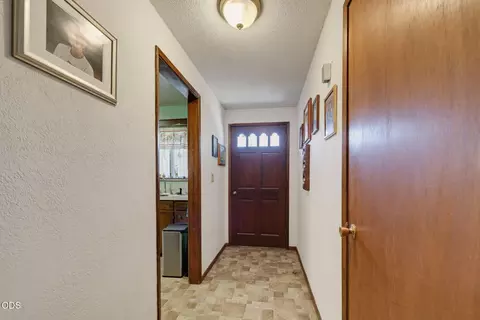 Entry Way - 685 Talbot St, Eagle Point, OR 97524 photo 1 of 1