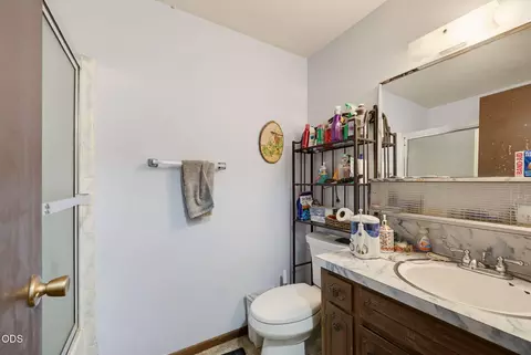 Bath - 685 Talbot St, Eagle Point, OR 97524 photo 1 of 2