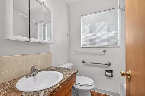 Bath - 130 S Main St, Phoenix, OR 97535 photo 3 of 6