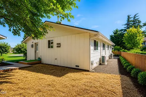 Exterior - 130 S Main St, Phoenix, OR 97535 photo 13 of 22