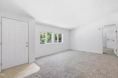 Living - 15362 Ponderosa Loop, La Pine, OR 97739 photo 2 of 4