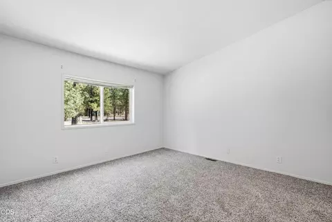 Bedroom - 15362 Ponderosa Loop, La Pine, OR 97739 photo 1 of 6