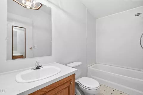 Bath - 15362 Ponderosa Loop, La Pine, OR 97739 photo 2 of 2