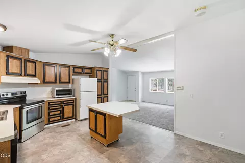 Kitchen - 15362 Ponderosa Loop, La Pine, OR 97739 photo 3 of 3
