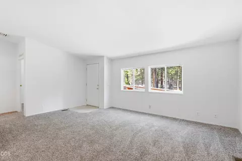 Living - 15362 Ponderosa Loop, La Pine, OR 97739 photo 3 of 4