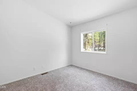 Bedroom - 15362 Ponderosa Loop, La Pine, OR 97739 photo 3 of 6