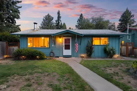 1716 SW K St, Grants Pass, OR 97526