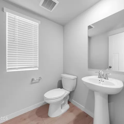 Bath - 20667 Town Dr, Bend, OR 97701 photo 5 of 7