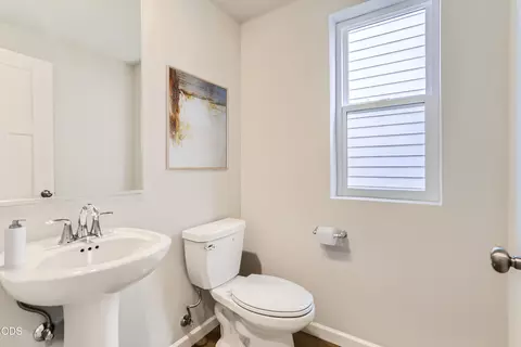 Bath - 20667 Town Dr, Bend, OR 97701 photo 2 of 7