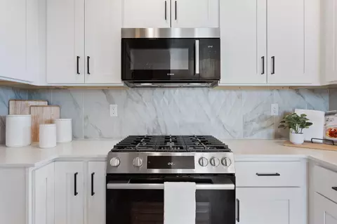 Kitchen - 20552 NEmpire Ave, Bend, OR 97701 photo 2 of 3