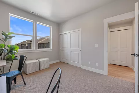Bedroom - 20552 NEmpire Ave, Bend, OR 97701 photo 3 of 3