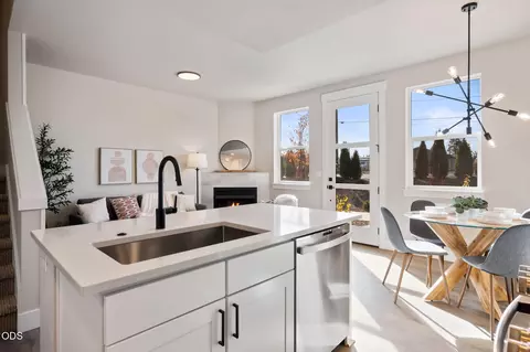 Kitchen - 20556 NEmpire Ave, Bend, OR 97701 photo 3 of 6