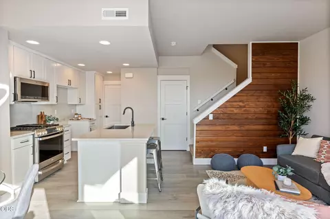 Kitchen - 20556 NEmpire Ave, Bend, OR 97701 photo 1 of 6