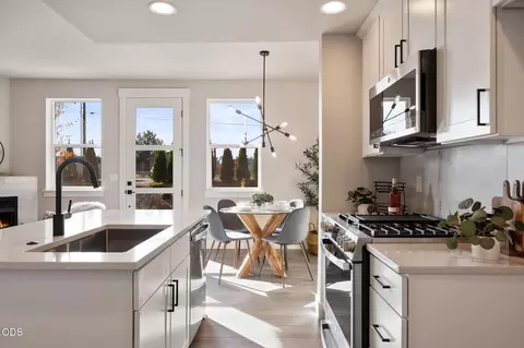 Kitchen - 20556 NEmpire Ave, Bend, OR 97701 photo 2 of 6