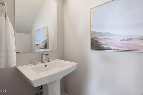 Bath - 20556 NEmpire Ave, Bend, OR 97701 photo 4 of 5