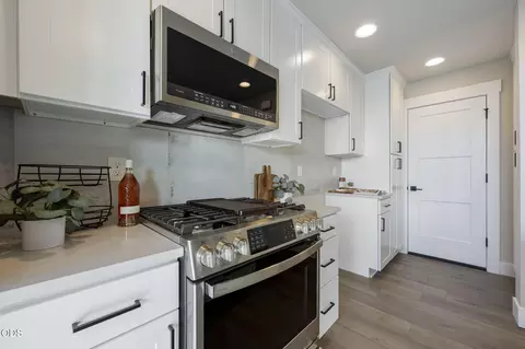 Kitchen - 20556 NEmpire Ave, Bend, OR 97701 photo 6 of 6