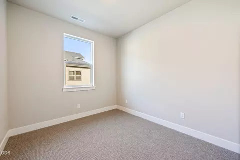 Bedroom - 20556 NEmpire Ave, Bend, OR 97701 photo 5 of 6