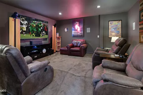 Living - 56038 Black Duck Rd, Bend, OR 97707 photo 4 of 4