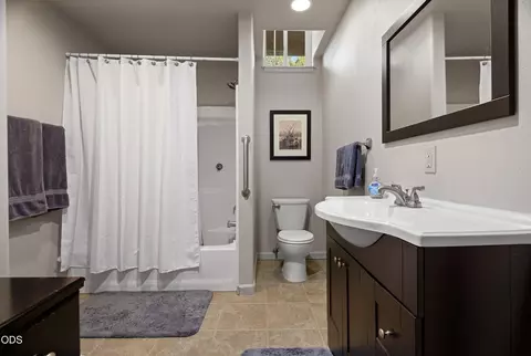 Bath - 56038 Black Duck Rd, Bend, OR 97707 photo 3 of 3