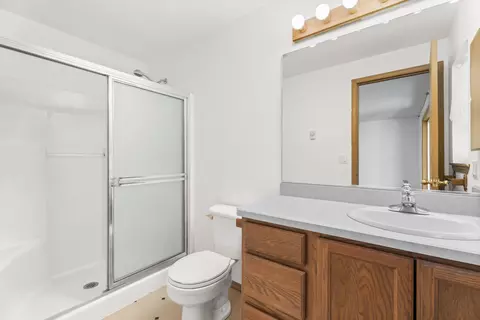 Bath - 16046 Dyke Rd, La Pine, OR 97739 photo 2 of 2
