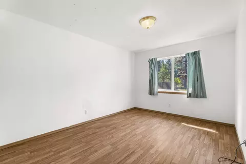 Bedroom - 16046 Dyke Rd, La Pine, OR 97739 photo 3 of 6