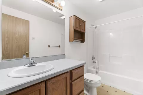 Bath - 16046 Dyke Rd, La Pine, OR 97739 photo 1 of 2