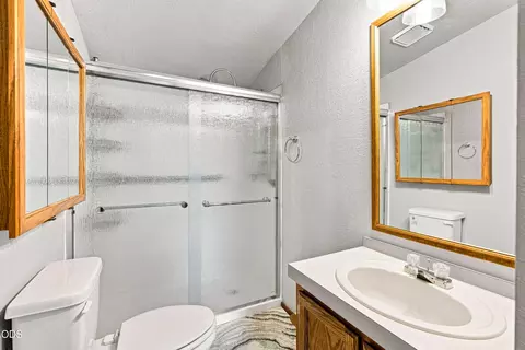 Bath - 145111 Lanewood Dr, La Pine, OR 97739 photo 2 of 2