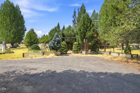 Exterior - 145111 Lanewood Dr, La Pine, OR 97739 photo 10 of 12