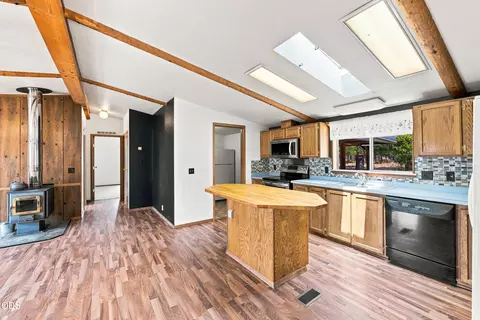Kitchen - 145111 Lanewood Dr, La Pine, OR 97739 photo 3 of 4