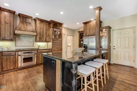 Kitchen - 61524 Tam Mcarthur Loop, Bend, OR 97702 photo 1 of 4
