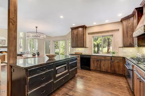 Kitchen - 61524 Tam Mcarthur Loop, Bend, OR 97702 photo 3 of 4