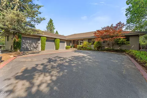 1615 NW Olmar Dr, Grants Pass, OR 97526