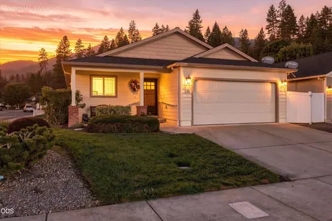 110 Westbrook Dr, Rogue River, OR 97537