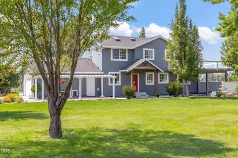7070 NE Juniper Ridge Rd, Redmond, OR 97756