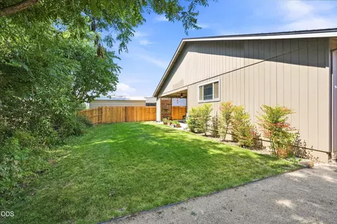 Exterior - 468 Westminster Dr, Eagle Point, OR 97524 photo 5 of 11