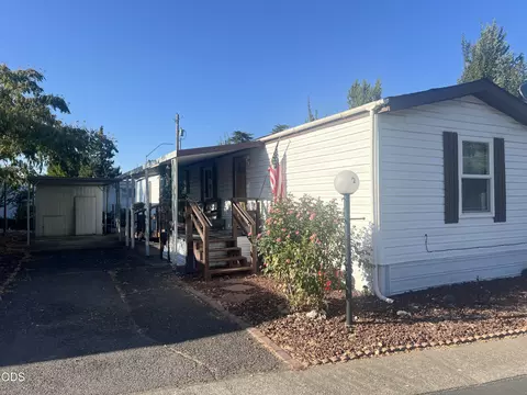 2385 Table Rock Rd #SPC 2, Medford, OR 97501
