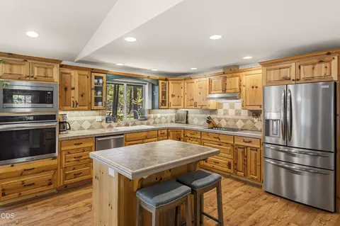 Kitchen - 15375 Ponderosa Loop, La Pine, OR 97739 photo 1 of 8