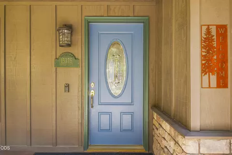 Entry Way - 15375 Ponderosa Loop, La Pine, OR 97739 photo 4 of 4