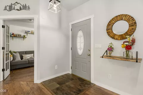 Entry Way - 15375 Ponderosa Loop, La Pine, OR 97739 photo 1 of 4